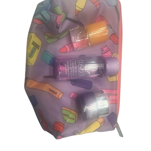 Clinique Makeup Bag with Skincare Minis - Picture 2 of 4